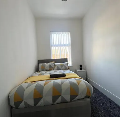 No. 51 - Modern 4 Bed