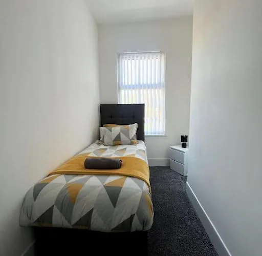 No. 51 - Modern 4 Bed